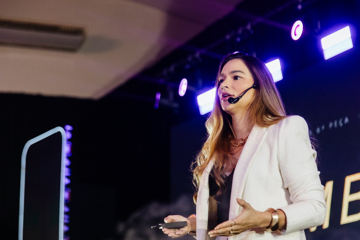 Jaqueline Mattos durante palestra
